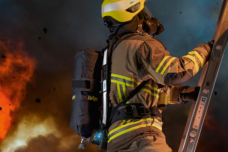 firefighter-climbing-ladder-carrying-draeger-pss-airboss-3-2-d-20042-2020